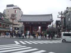 浅草寺の門。