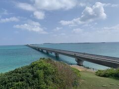 13：40

池間大橋を渡って池間島にやってきました～
宮古島にきたら海にかかる橋はドライブするべきですね！
風が最高に気持ちいい