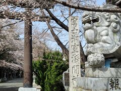 「冨士御室浅間神社」に着きました。読み方は「ふじおむろ せんげん じんじゃ」です。