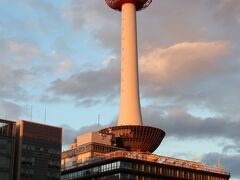 京都駅に戻ってきました。

一度も登ったことがない京都タワー。