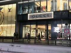 ミヤシタパークってすごいな…
ブランド品いっぱいで