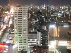 駅周辺に高い建物があまりないので遠くまで見渡せます。

駅周辺はなんだかファミマばっかり。