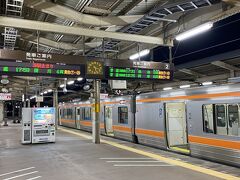 一本遅らして着席確保して東静岡駅へ