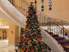 グラバー園・天主堂近くにANAのホテルが
ありました。
ロビーのクリスマスツリーが素敵♡
実はトイレを拝借しにおじゃましました。
ありがとうございましたm(_ _)m
