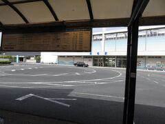 宿毛駅前のバスターミナルから愛媛県宇和島に行ける路線バスがあり、予土線に戻らなくても済むので時間も具合が良い