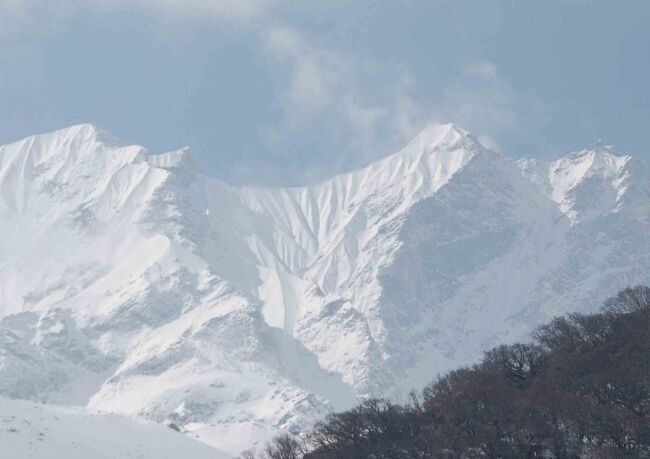ここにもヒマラヤひだが見える<br />ガチェンポ峰(6387m)を右に見ながら東へと歩を進める<br />標高は富士山頂程度なのでわずかな頭痛で済んだ
