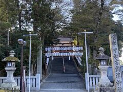 吉備津彦神社からゆっくり歩いて30分ほどで吉備津神社に着きました。