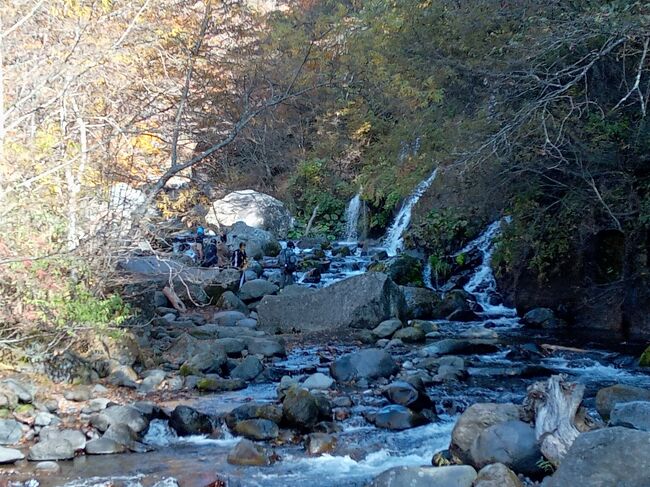 吐竜の滝が見えてきました。