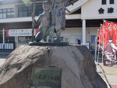 駅前には白虎隊の銅像が。
彼らの見つめる先にあるのは飯盛山。
悲劇の起こった場所を見つめているのだろうか。