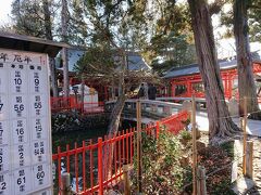 続いてやって来たのは、上田城から車で20分
日本遺産の生島足島神社。
神池の中に立つ、朱塗りの神社です。