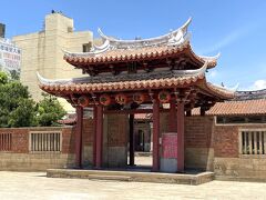 鹿港の重要観光スポットとして、その名を馳せる龍山寺。