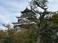 さて、天守閣が近づいてきましたよ。