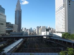 7:00 バスタ新宿

眼下に線路を見る景色。