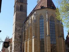 ローテンブルクで一番大きなプロテスタント教会の聖ヤコブ教会へ
教会の2つの塔は棟梁とその弟子が其々造ったため高さが違うとのことです。
