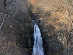 秋保大滝は幅6ｍ、落差55ｍの豪快な滝