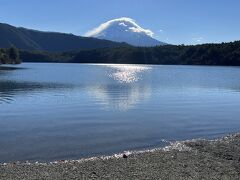 西湖、根場浜からは、富士山が真正面に見えます。