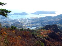 小豆島の山々と背後には瀬戸内海が広がります。逆光ですが・・・絶景！