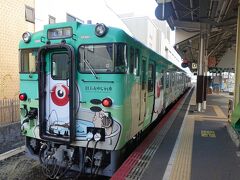 JR境線は0番線の発着。
今回は目玉おやじ列車ですね。
これに乗って行きます。
発車まで時間が少しあるのでホームを見物します。