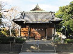 「舎人氷川神社」
「見沼代親水公園駅」のすぐ近くにある神社です。
鎌倉時代初期、1200年に、埼玉県さいたま市の「武蔵一宮 氷川神社」を勧請して創建。