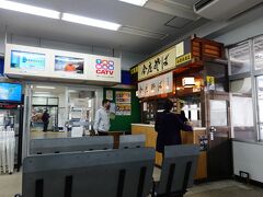 武生では蕎麦を薦められました。福井は蕎麦の名産地ですからね。駅蕎麦も美味しいとのことで朝ご飯にします。