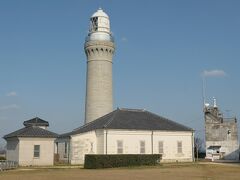 9:50過ぎ、角島灯台に到着。

角島灯台は、1876年(明治9年)に完成した日本海側初の洋式灯台である。