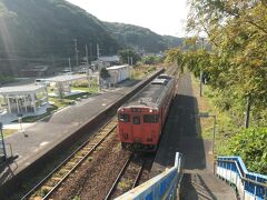 海士ヶ瀬公園から島戸漁港近くを経由して阿川駅へと向かった。
途中、峠越えというほどではないが多少の上り坂はあったので焦ったが、10:40過ぎに阿川駅に到着し、無事10:49発の列車に乗車できた。