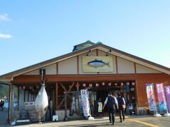 やって来たのは「勝浦漁港にぎわい市場」。
