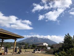 足湯がありました！桜島を眺めながらの足湯、素敵な公園です。