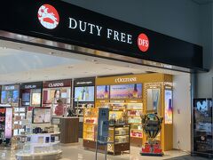 那覇空港　DUTY FREE

ここでお取り置きしていた沖縄限定のロクシタンのハンドクリーム缶＆ヘアオイルを受け取ります