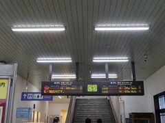 バスを降りてJR比叡山坂本駅から湖西線に乗り京都駅に行きます。