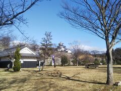 日光を出発して福島入り。
最初に立ち寄ったのは小峰城。
広くてきれいな芝生広場があってワンコが喜ぶ喜ぶ。
