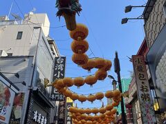 ●2021/12/11(土)

まずは中華街でお昼ご飯です。
メイン通りの大通りは凄い人出で歩くのも大変な感じです。
人を避けて香港路に逃げ込みます。
