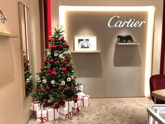 東京・銀座【銀座三越】4F「Cartier」

【銀座三越】の4階の「カルティエ」のクリスマスツリーの写真。

いきなり銀座に飛びますw
Xマスシーズンはどのブランド店もクリスマスギフトを選ぶお客さんで
混雑しています。ゆっくり見るなら平日の昼間ですね・・・。