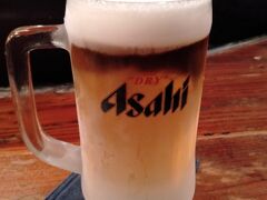 夕飯はシーロムのかつ真へ。
流石日本人の大将がいるお店なのでビールはグラスからキンキンです。
まいう～