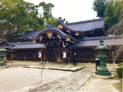 今宮神社　本社

12月06日（月）　　

平安初期から疫神が祀られていたこの地に
「大己貴命、事代主命、奇稲田姫命」の
三社を祀り「今宮社」と名付けられました。
現在の本社は1902年に再建

本社横の摂社・疫社には疫病神として名高い
「素戔嗚尊」が祀られています。

コロナ退散を願ってお参りします。

