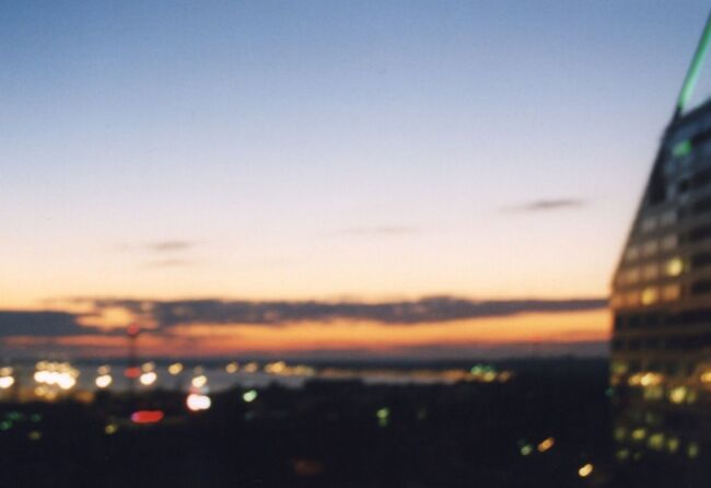 寝たのが12時半だったのに、コーフンしているのか5時には起きてしまい、部屋からのんびり朝焼け鑑賞。<br />8月下旬のタリンの日の出は6時過ぎです。