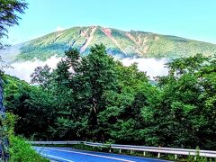 数千年噴火していないらしいが男体山は活火山なのだそうだ。天候がコロコロ変わるので時々こうして神秘的な雰囲気で撮影することができる