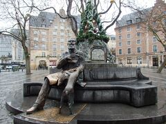アゴラ広場の像

ベルギーの政治家さんチャールズ・ブルス（1837-1914）の銅像。