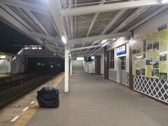東萩駅前あたりで夕食にしようかと思ったが、適当なレストランなどがなくて、コンビニで夕食を買い込んだ。

東萩18:15発の普通列車に乗り、益田乗換えで20:21に浜田に到着した。