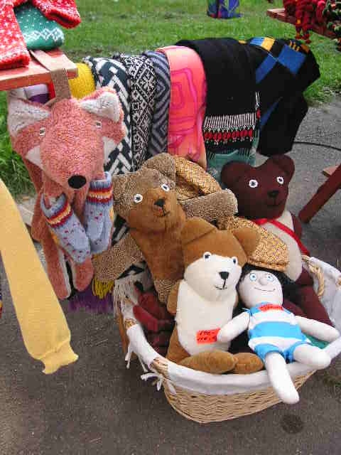 お土産物屋の店頭はなんだか親近感がわくな～♪