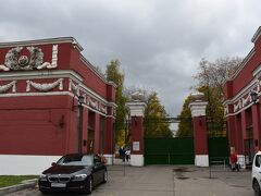 ＜ノヴォデヴィチ墓地＞14:30

でも墓地は入れました。
作家、作曲家、オペラ歌手、俳優、創業者･･･など多くの著名人が眠っている墓地。