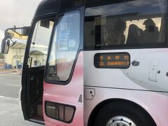 徳島空港には8時半着。徳島駅前行き路線バスに乗車する。飛行機到着が5分遅延したため、路線バスも予定より10分遅れで出発。