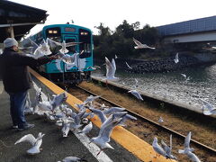 逆方向から電車がきました。