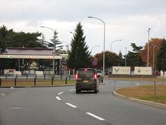 三沢基地の米軍のゲートです