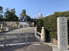 12：20
高松市立玉藻公園

駐車場に停めて高松城へ