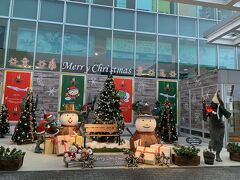 16：20
徳島阿波おどり空港
阿波踊り像がクリスマス仕様になってました