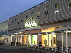 稲城長沼駅から立川方面へ1駅の、南多摩駅に移動。
