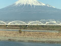 4日目は帰京する新幹線内でずっとリモート会議（聞いてるだけ）やったけど、定点観測地点ではきれいな富士山も見れた＼(^o^)／

最後までご覧いただきありがとうございますm(_ _)m
嫁さんが神戸にいる間にもう１回くらいは遊びに行きたいな(^_^;)
