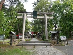 ホテルから自転車をこぐこと10分、8：26に最初の目的地蚕養国神社到着。
ホテルのある会津若松駅からここまで来る道は微妙な坂道だった。
蚕養国は「ごがいくに」と読む。
…難しくて読めない…。