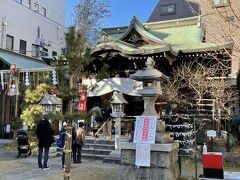 １／１
２０２１年、初詣は「千束稲荷神社」に行ってみました。自宅から徒歩２０分ほどで行くことができます。こちらは、懐かしのドラマ「野ブタ。をプロデュース」の ロケ地にもなった神社です。地元の方ばかりで、静かな参拝ができました。よい１年になりますように。